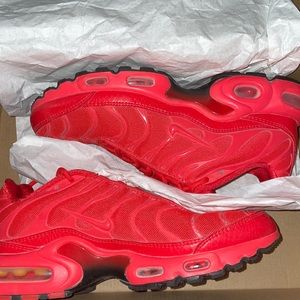 Color red size 7.5 and they are Nike gym shoes